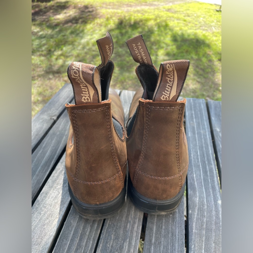 Mens 9.5 Brown Leather Blundstone Boots.